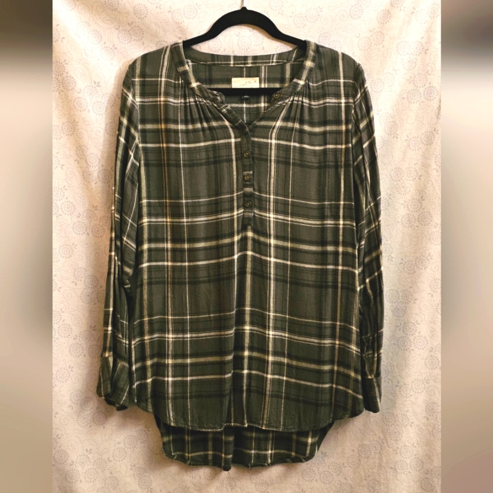✨️ Universal Thread Women’s Rayon Plaid Tunic Blouse Medium Green Black White
